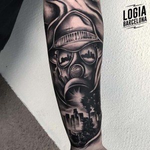tatuaje_brazo_psycho_realm_spiros_befanis_logia_barcelona 